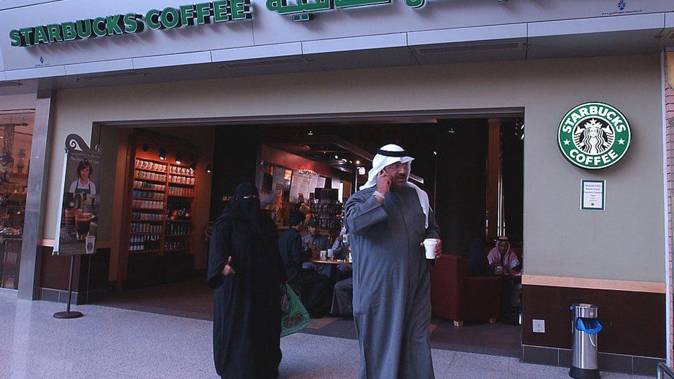 Глобализация затронула и повседневную жизнь столицы Кувейта - сюда пришел "Старбакс"