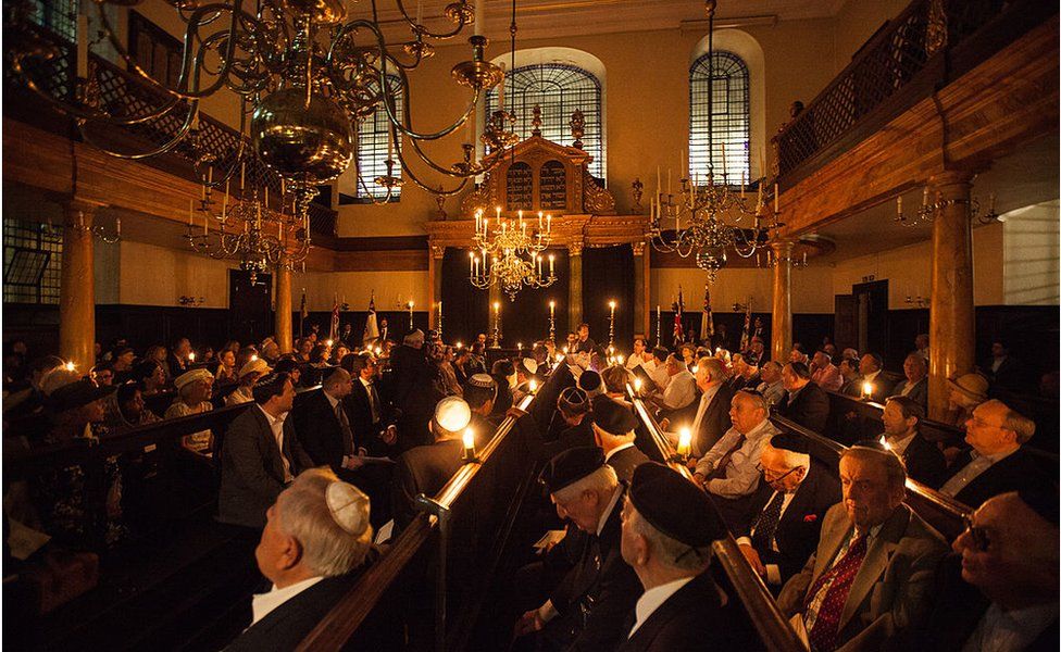 LONDON, UNITED KINGDOM - AUGUST 04: Members of the Jewish community attend a Lights Out WWI Remembrance Ceremony at the Bevis Marks Synagogue on August 4, 2014 in London, United Kingdom. Monday 4th August marks the 100th Anniversary of Great Britain declaring war on Germany. In 1914 British Prime Minister Herbert Asquith announced at 11pm that Britain was to enter the war after Germany had violated Belgium's neutrality. The British Legion's Lights Out initiative aims to get one million people to light a candle in remembrance of the Great War on the night of 4th August. (Photo by Dan Dennison/Getty Images)