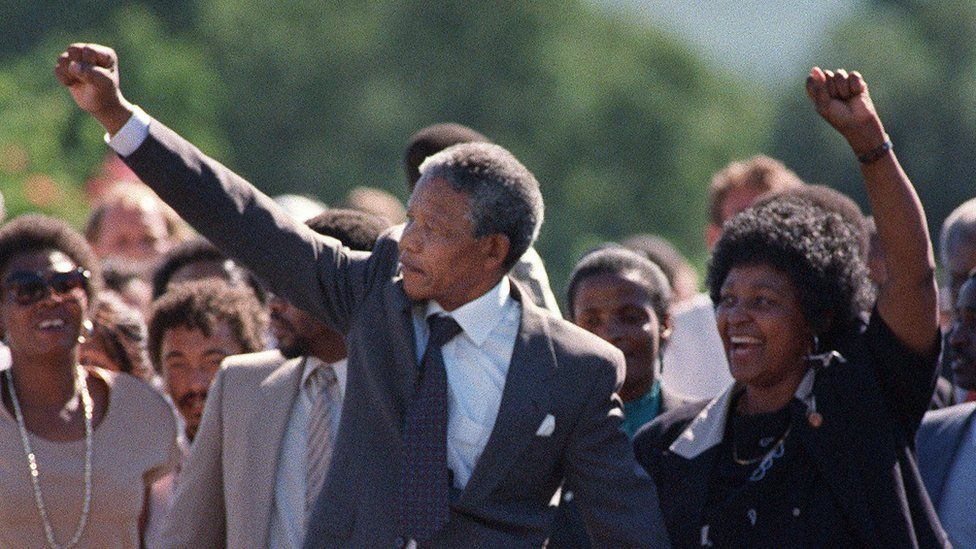 Nelson Mandela walks from prison