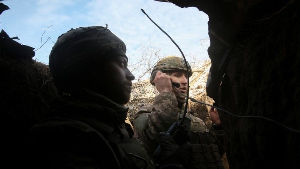 Ukrainian servicemen check the situation at the positions on a front line near the Svetlodarsk