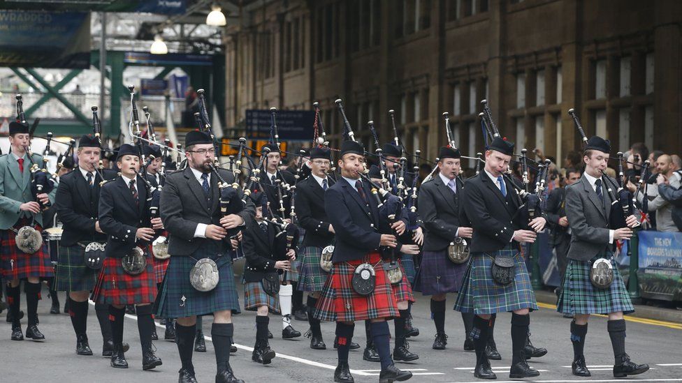 Waverley pipers