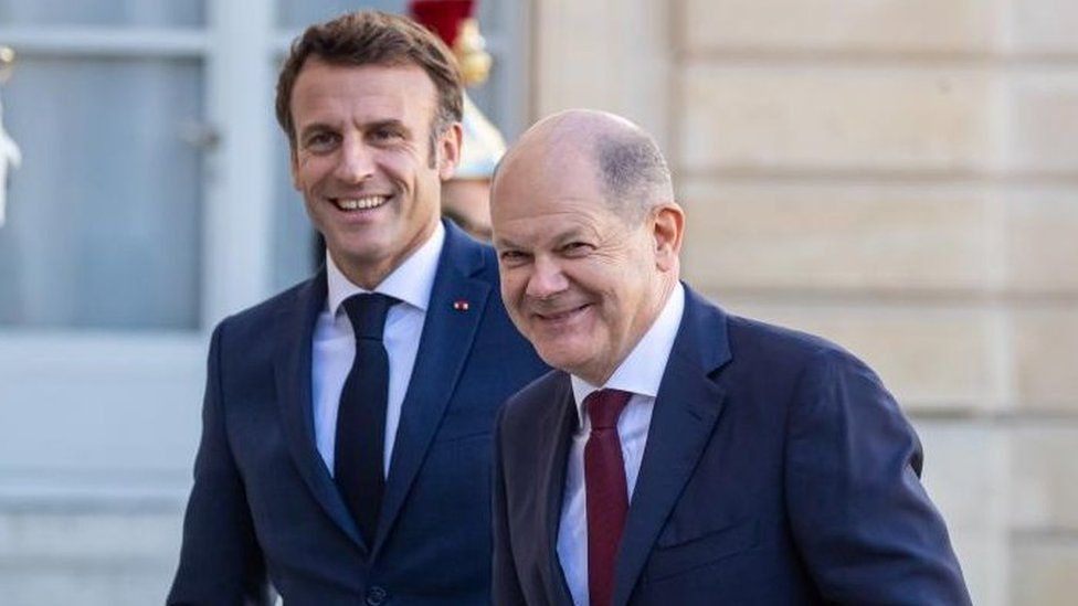 French President Emmanuel Macron (L) welcomes Chancellor of Germany Olaf Scholz (R) at Elysee Palace before their work lunch in Paris, France, 26 October 2022.