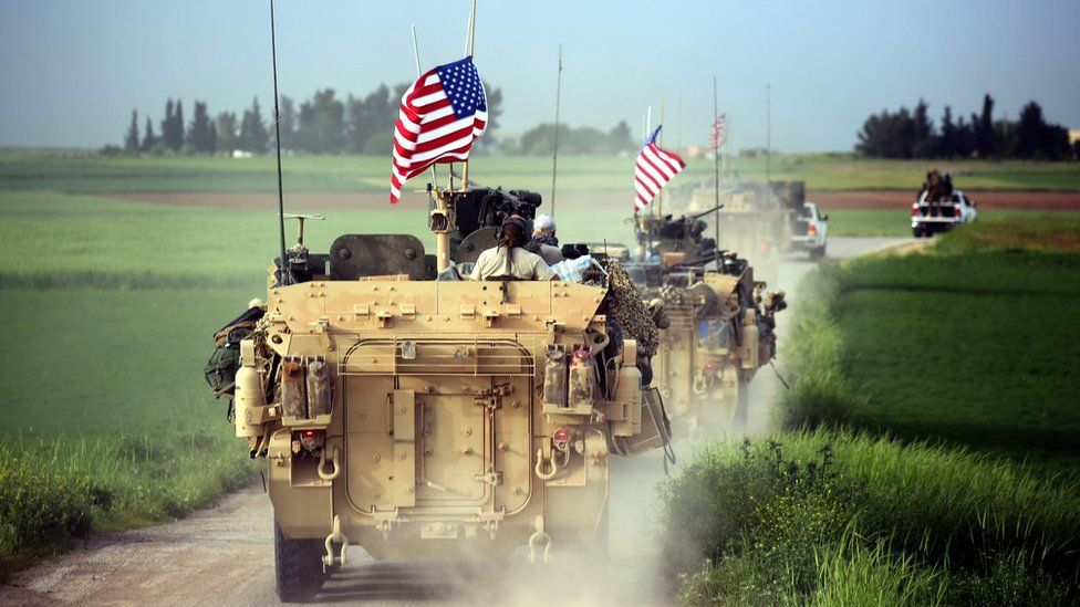 US forces accompany by Kurdish YPG fighters near the northern Syrian village of Darbasiyah (28 April 2017)