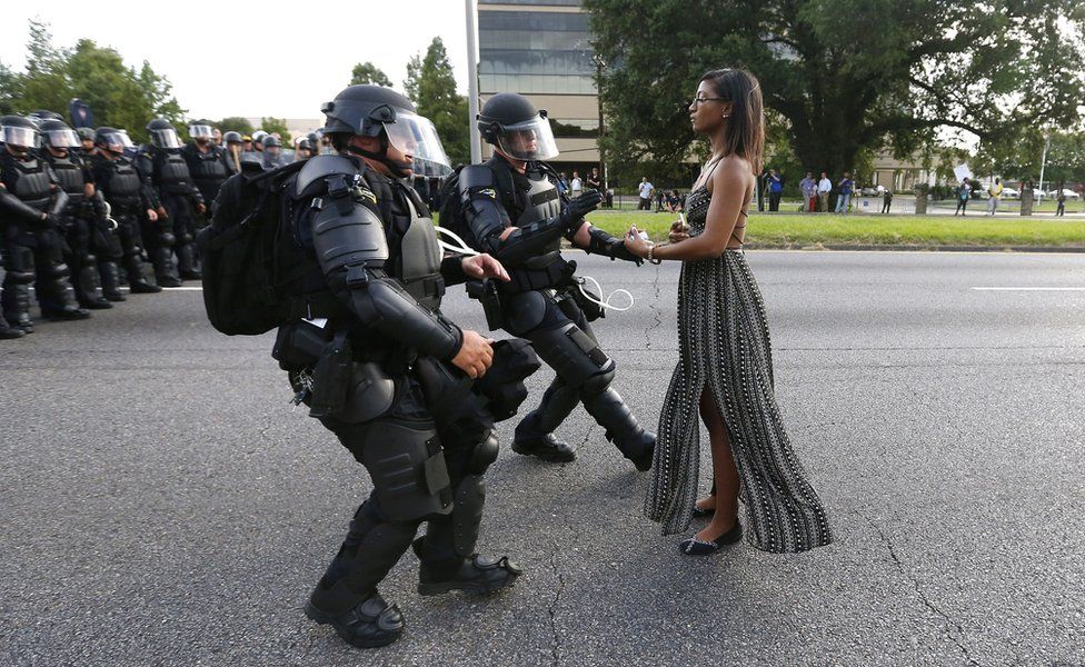 Baton Rouge killing: Black Lives Matter protest photo hailed as 'legendary' - BBC News