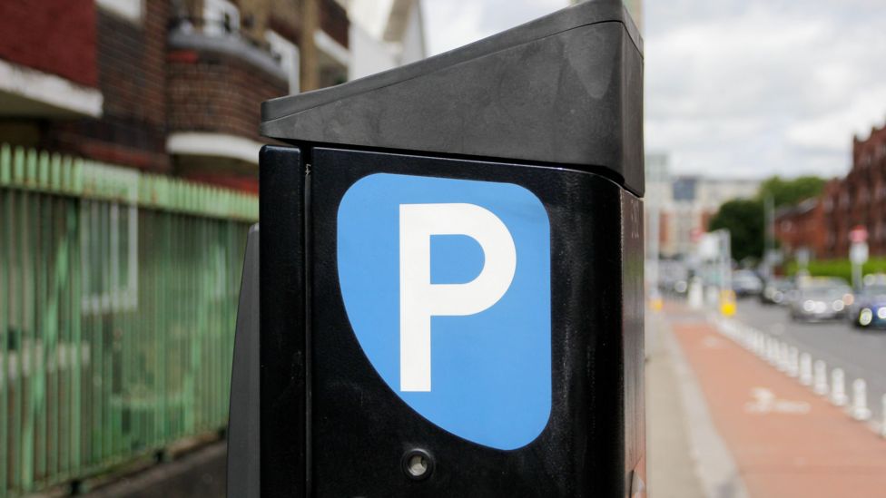 Brighton and Hove: Councillors suggest city-wide parking permits - BBC News