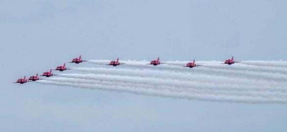 Cheers as Red Arrows fly over Chesterfield school's summer fair - BBC News