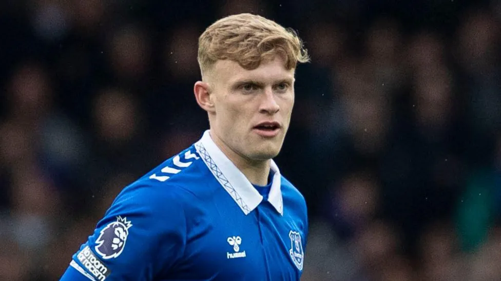 Manchester United Ups Bid for Everton's Branthwaite.