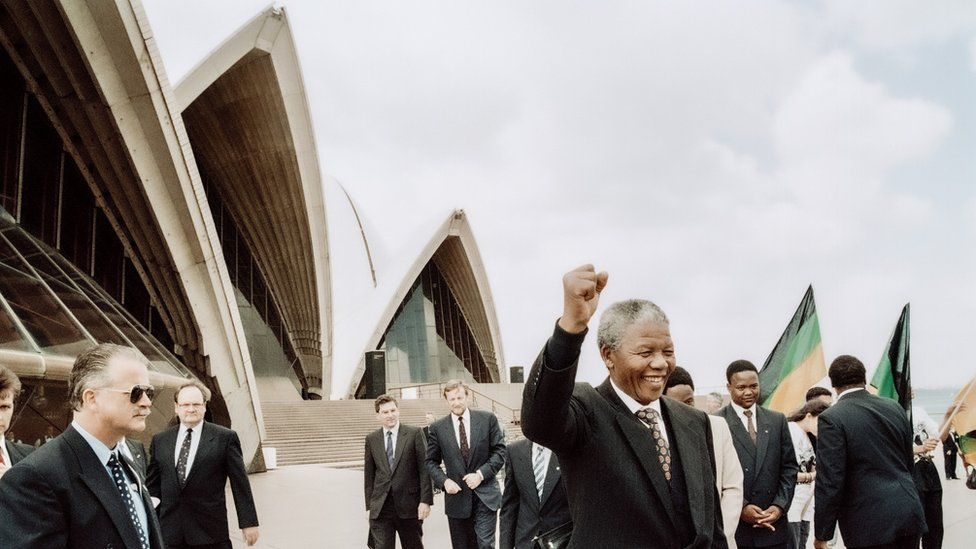Nelson Mandela toured the Opera House in 1990