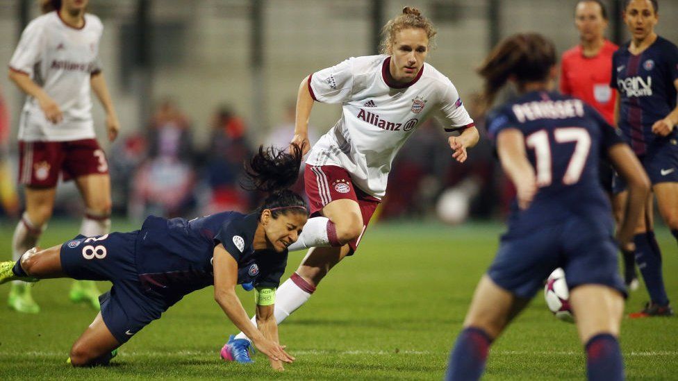 Vivianne Miedema scores six as Arsenal breaks WSL record