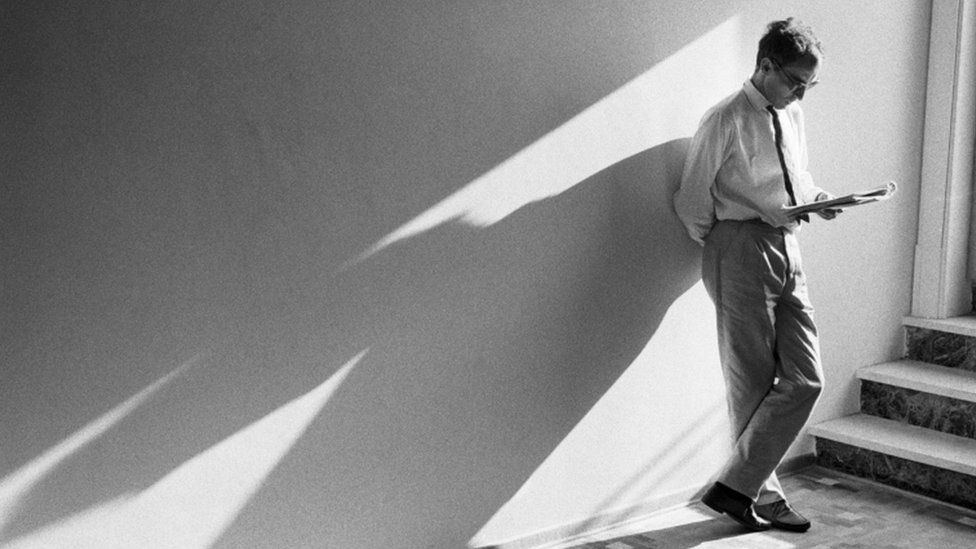 Жан-Люк Годар на съемках фильма «Мепри»