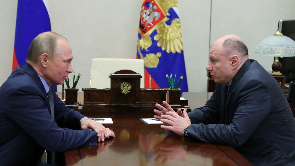 Vladimir Putin and Vladimir Potanin at a meeting in 2017