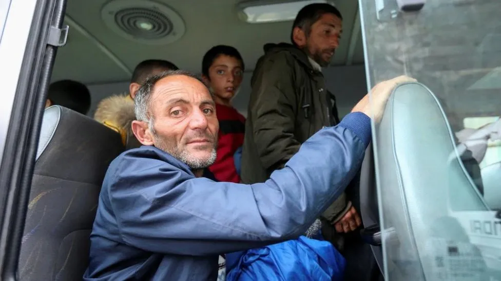 Nagorno-Karabakh: Thousands flee as Armenia warns of ethnic cleansing risk (bbc.com)