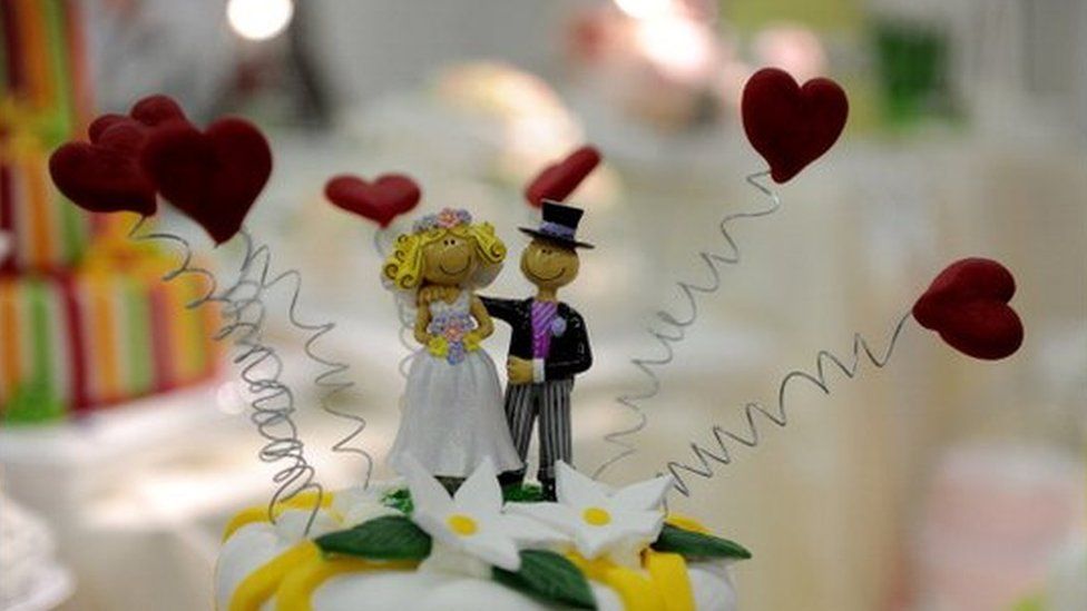 Wedding cake Mr and Mrs