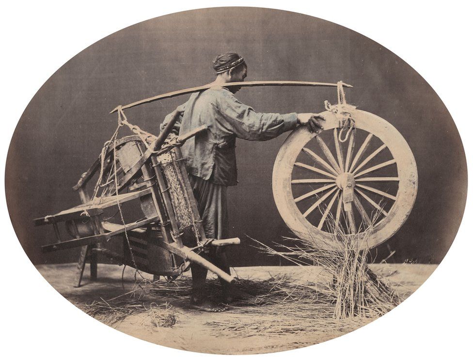 William Saunders, An Ingenious Device, 1860s-1870s. Hand-tinted albumen silver print. No. 45 in Sketches of Chinese Life and Character series