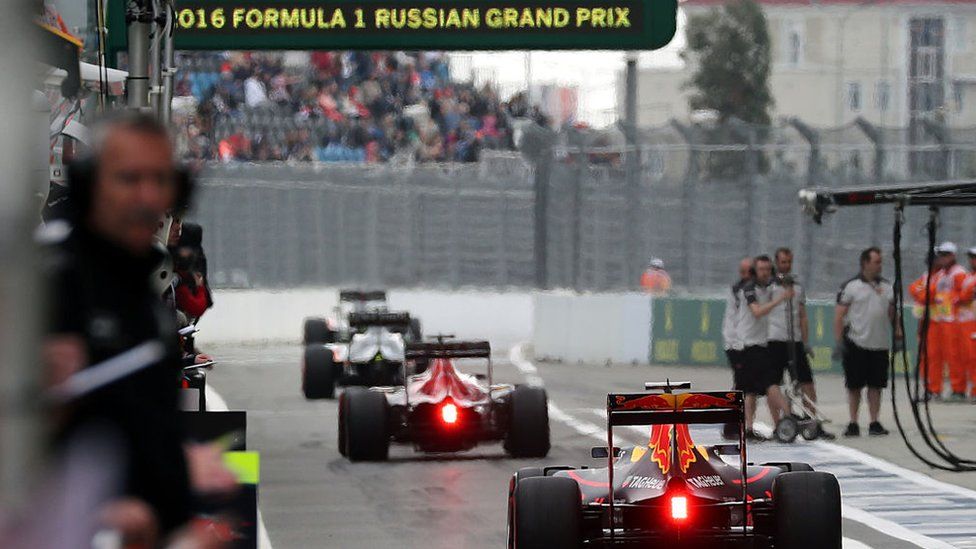 Red Bull Racing's Australian driver Daniel Ricciardo (front) drives in the pits during the qualifying session of the Formula One Russian Grand Prix at the Sochi Autodrom circuit on April 30, 2016