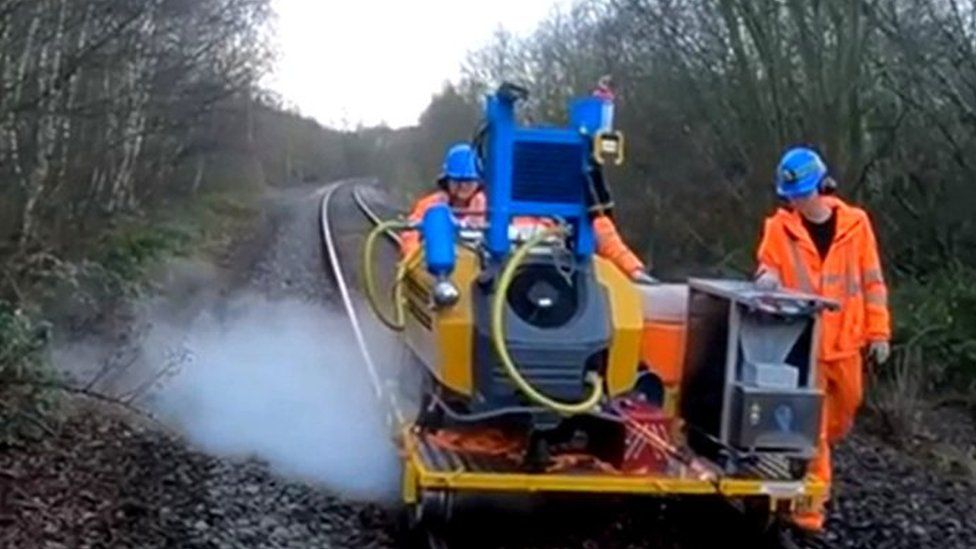 Dry ice method of cleaning leaves off railway lines