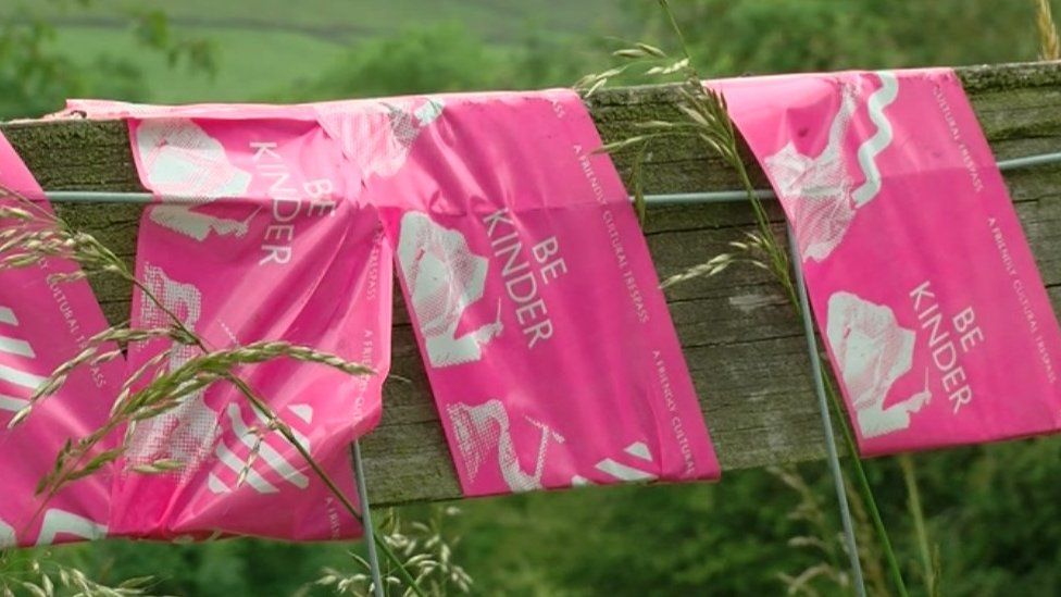 Pink markers along the route