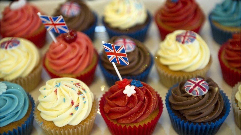 Cupcakes with a union jack flag on them
