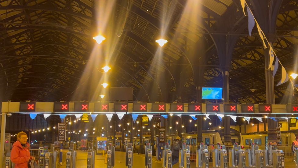 Brighton Station with no ticket barriers open