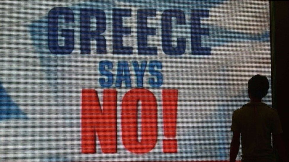 Screen saying 'Greece says No'