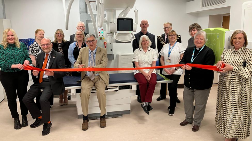 A new X-ray machine has been opened at Aldeburgh Hospital - BBC News