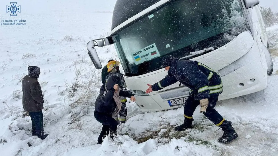 乌克兰大雪暴引发大范围供电中断