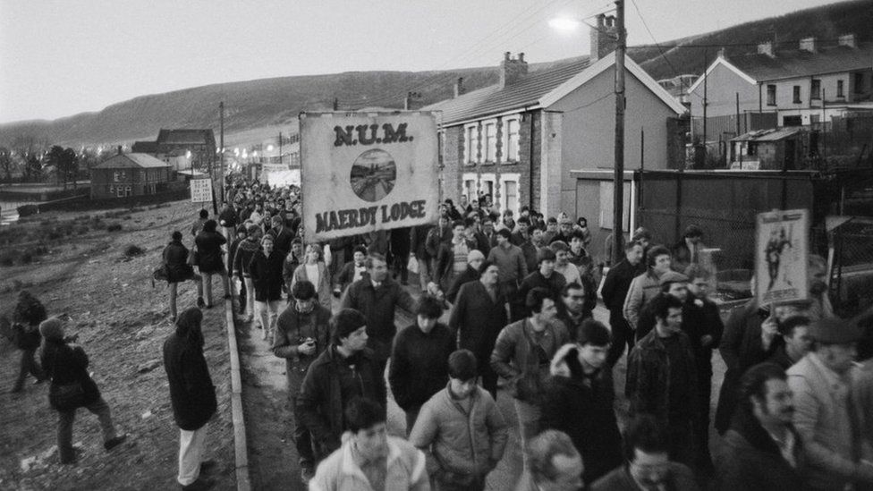 Striking mine workers during the miners' strike picket the Maerdy Colliery, one of the last working mines in the south Wales valleys, in Maerdy, Rhondda Cynon Taf, Wales, 6th March 1985.