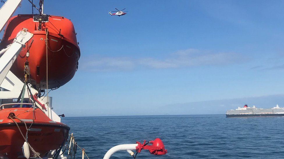 Helicopter and RNLI enroute to European Causeway