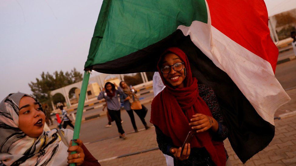 Demonstrators in Khartoum near the military headquarters, 14 April 2019