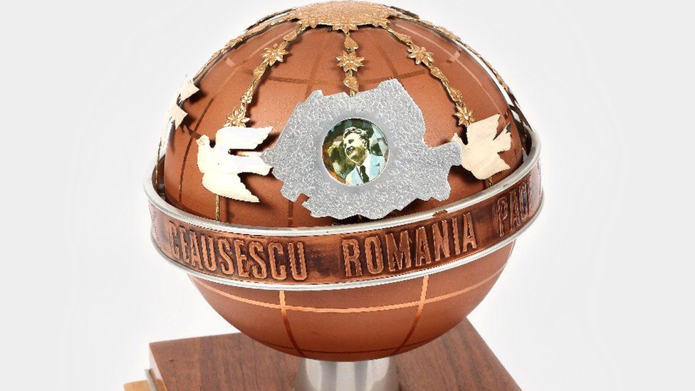 Globe with communist Romania at centre