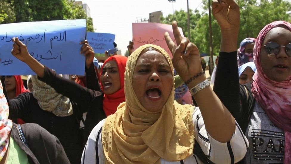 Protesters in Khartoum demanding a civilian government, April 2019
