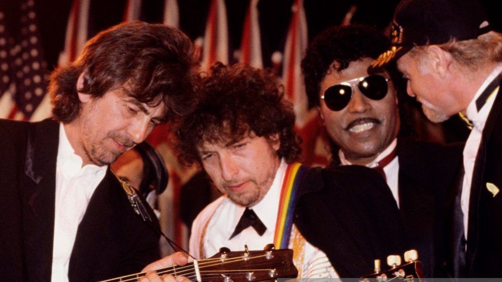 George Harrison, Bob Dylan, Little Richard and Mike Love of The Beach Boys performing at the 1988 Rock & Roll Hall Of Fame awards in New York
