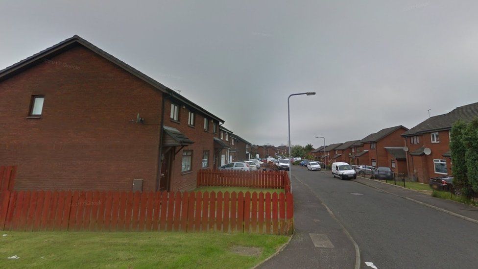 Detectives hunt gang after vehicle ram attack in Glasgow BBC News