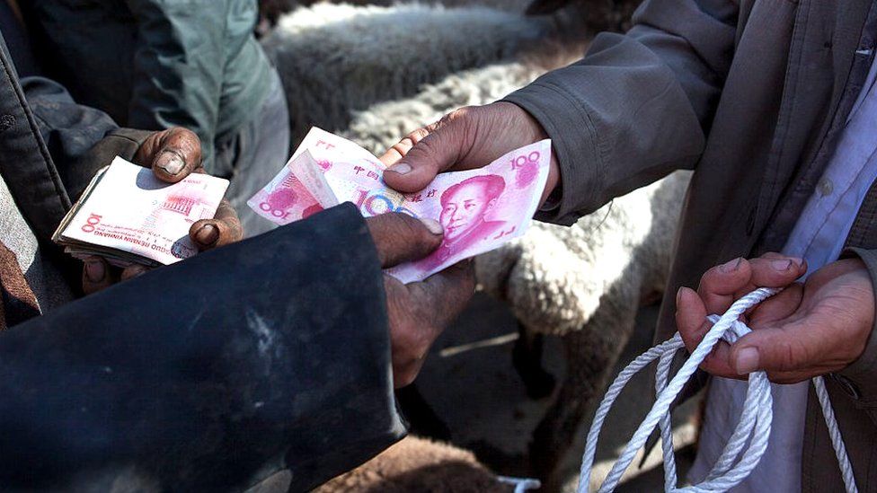 Sheep traders swapping cash