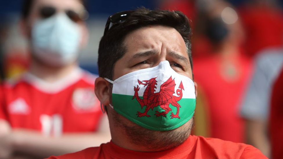Man wearing Welsh flag facemask