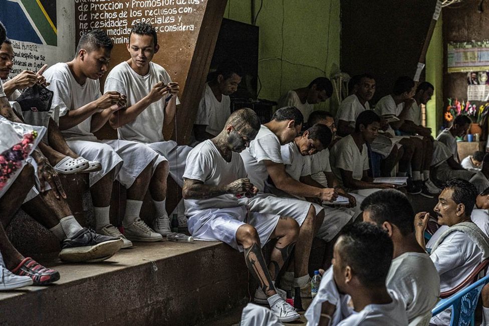 Reos participando en el programa "Yo Cambio" en el instituto penal Apanteos, El Salvador. 5 de noviembre, 2018.