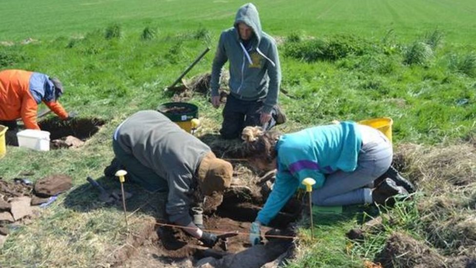 Possible discovery of prehistoric settlement near Thurso - BBC News