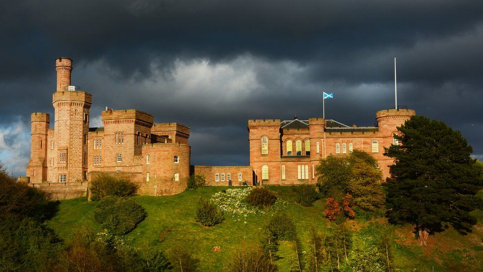 are dogs allowed in inverness castle