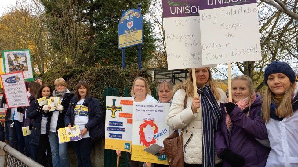 Teaching assistants picket line