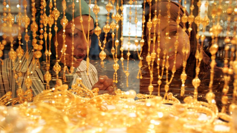 Two women looking at gold in Dubai