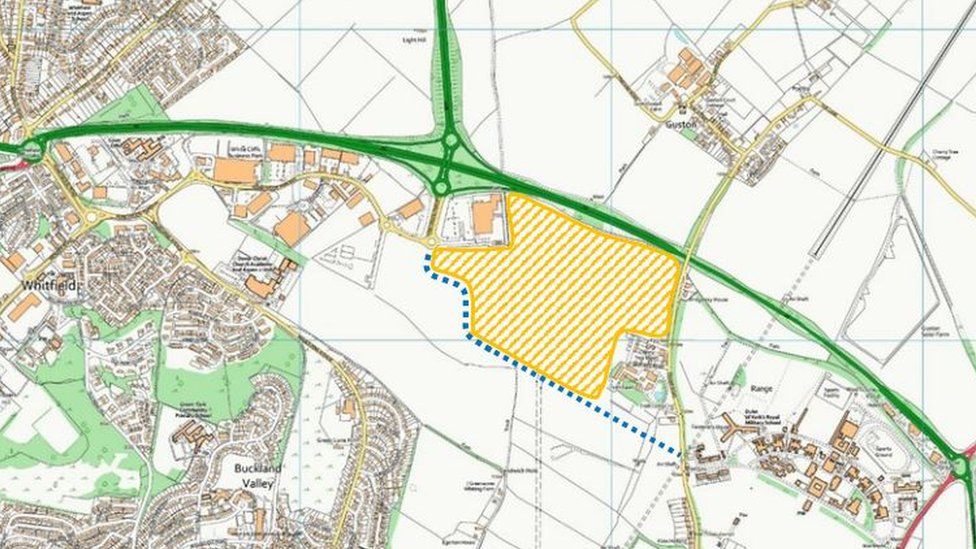 Brexit: Dover HGV border checkpoint size reduced - BBC News