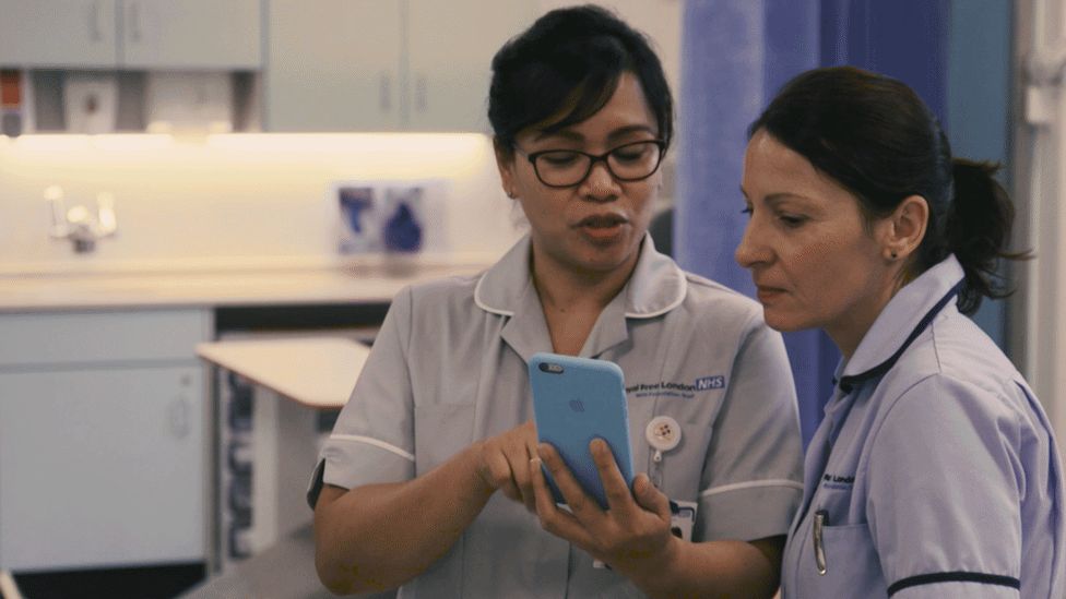 Nurses using Streams app