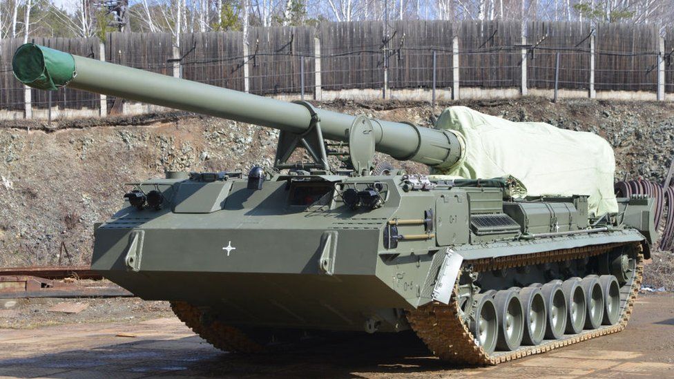 MOSCOW, RUSSIA - APRIL 15, 2020: The first upgraded 203 mm 2S7M Malka self-propelled artillery vehicle delivered by Uraltransmash (a subsidiary of Uralvagonzavod, part of the Rostec State Corporation) to the Russian Defence Ministry. The modernised model shows better performance thanks to a new running gear and improved electronics. Rostec Press Office/TASS (Photo by Rostec Press Office\TASS via Getty Images)