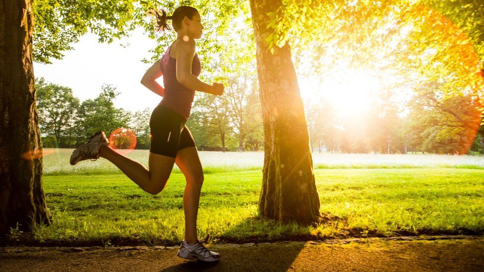 When is the best time to run in summer? - BBC News