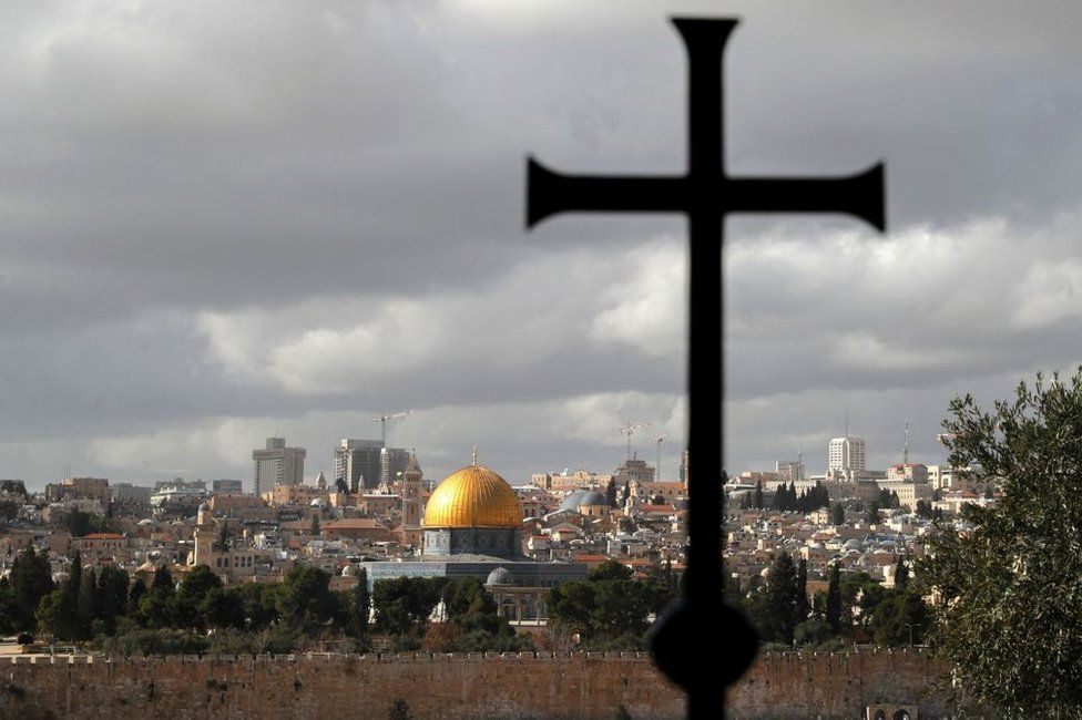 Вид на Купол Скалы из Русской Православной Церкви Марии Магдалины в Иерусалиме (20 декабря 2021 г.)