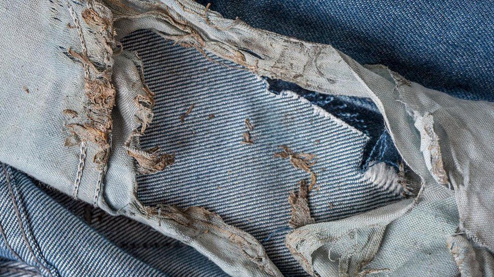 Обгорілі від удару блискавки джинси Обгорілі від удару блискавки джинси