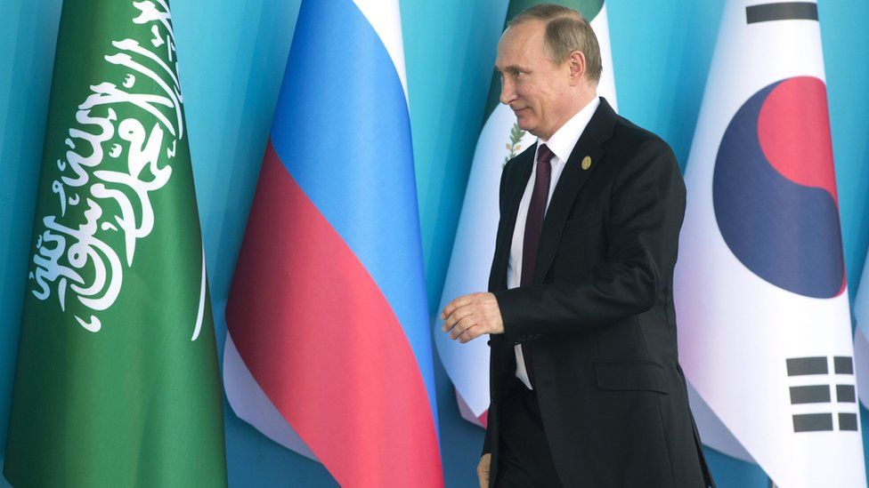 Russian president Vladimir Putin arrives for a G20 meeting in Turkey