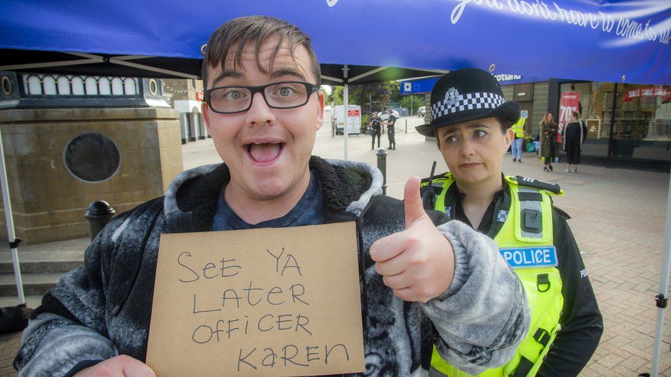 Scot Squad Actor Darren Connell Ate Psychedelic Tree Bark To Beat Depression Bbc News