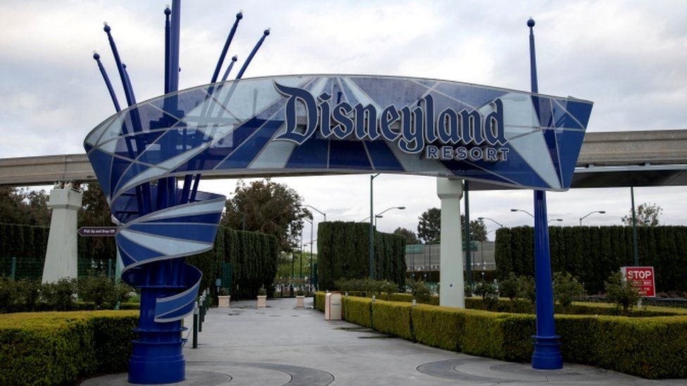 Тематический парк Disneyland and California Adventure в Южной Калифорнии закрыт из-за глобальной вспышки коронавируса, 14 марта 2020 г.