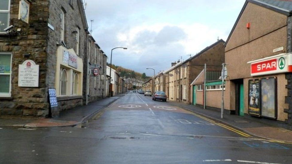 Ffordd Maendy, Pentre